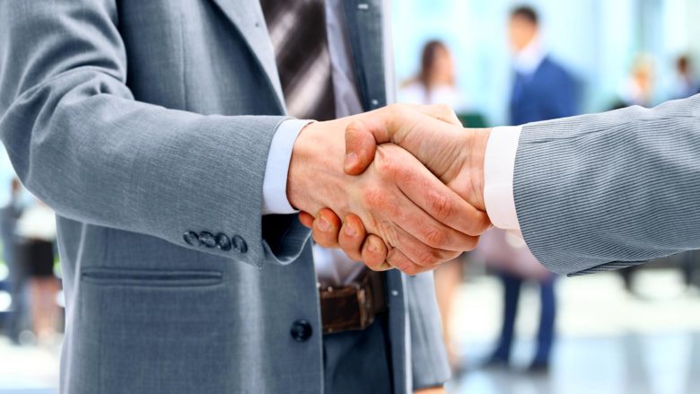 Shaking Hands with a Health Insurance Broker in Huntington, NY, Melville, NY, Smithtown, and Nearby Cities